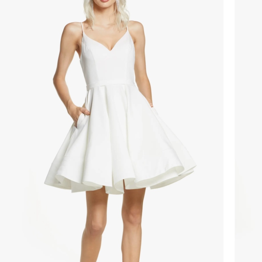 NWOT! Ieena for Mac Duggal Fit and Flare Cocktail Dress in White Size 2